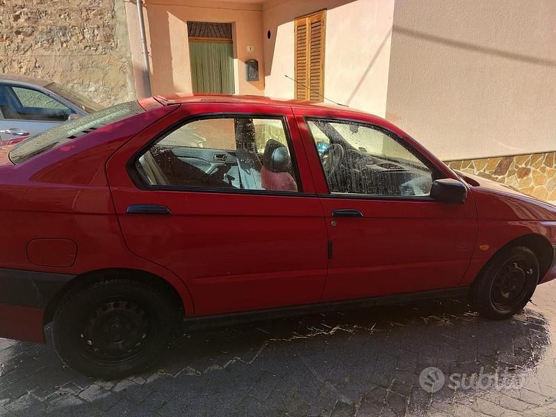 Usata Alfa Romeo 146 2000 Rosso Utilitaria