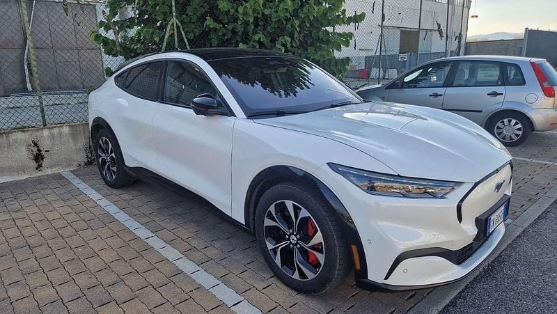 Bianco Usata 2023 Ford Mustang Mach-E Premium SUV | 43.000 € (Molto cara) - Immagine 1/4
