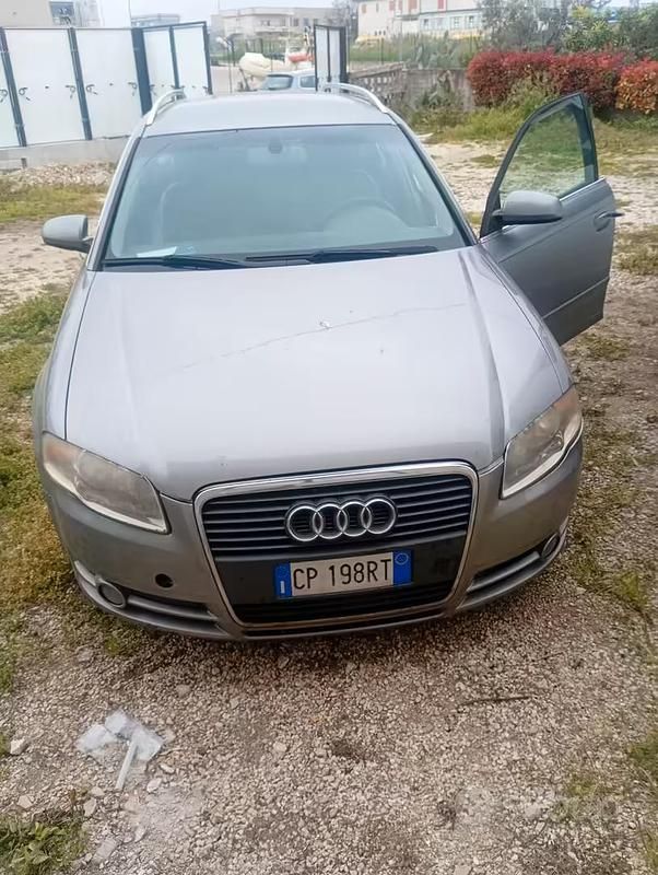 Usata Audi A4 120 CV (88 kW) 2004 Grigio Station wagon
