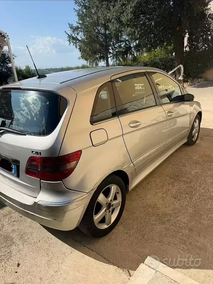 Usata Mercedes B180 2006 Grigio Monovolume