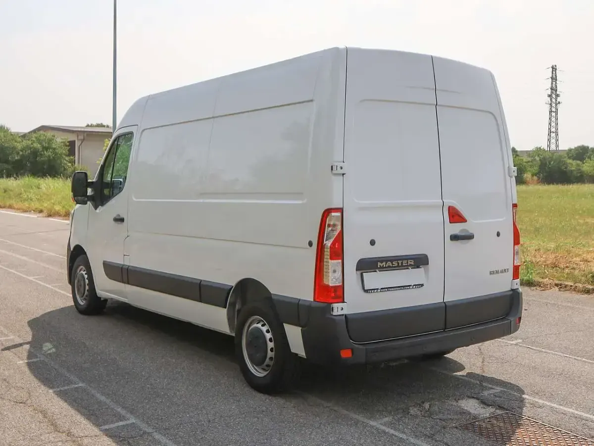 Usata Renault Master 135 CV (99 kW) 2022 Colore bianco Monovolume