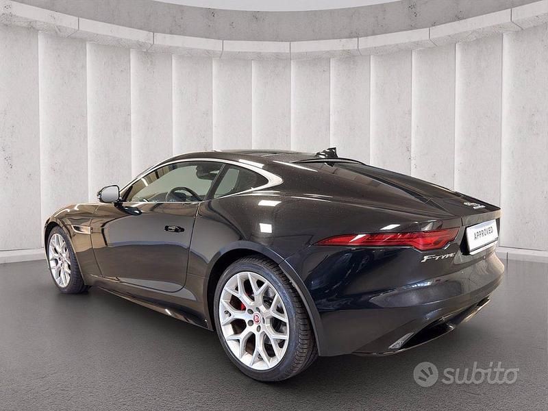 Usata Jaguar F-Type R-Dynamic 301 CV (221 kW) 2020 Santorini black Coupé