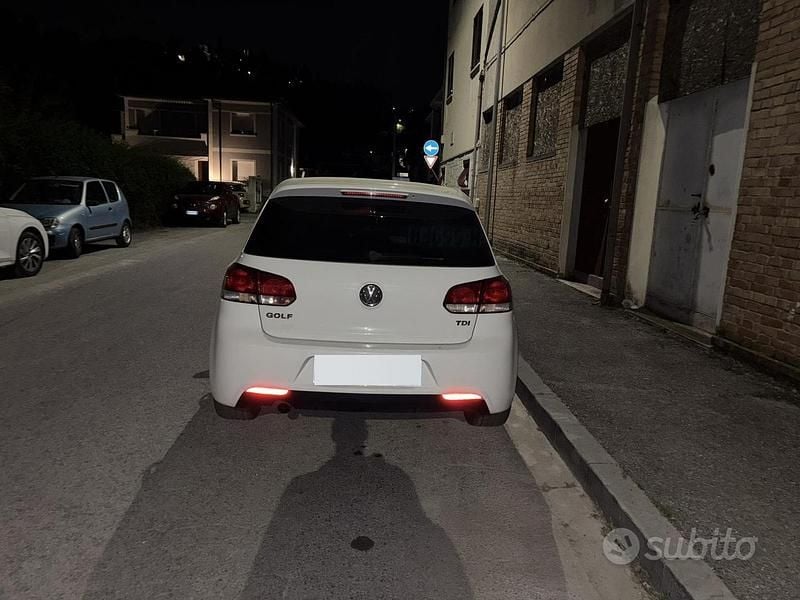 Usata VW Golf VI 140 CV (102 kW) 2011 Bianco Utilitaria
