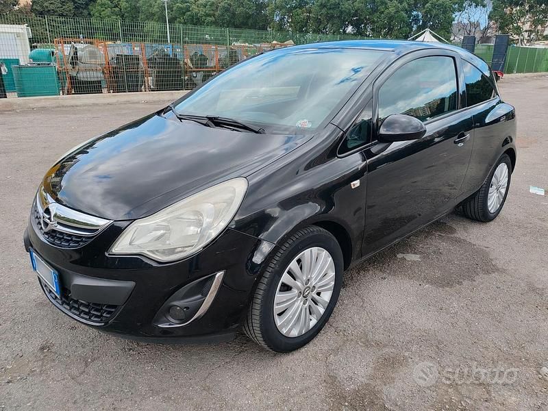 Usata Opel Corsa 75 CV (55 kW) 2012 Nero Utilitaria