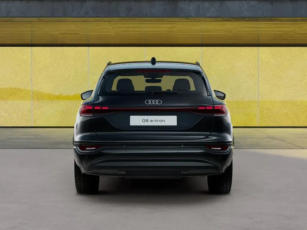 Nuova Audi Q6 e-tron Business 314 kW (428 CV) 2026 Nero mito metallizzato SUV