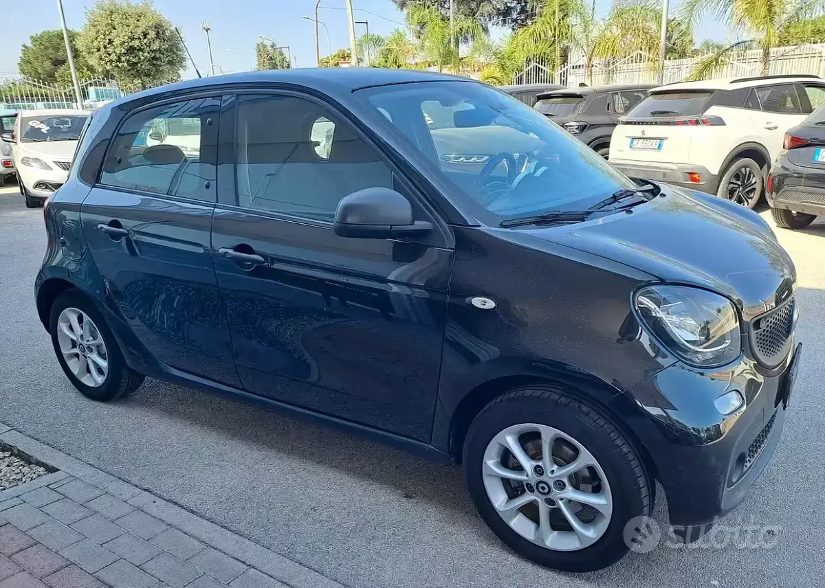 Usata Smart ForFour 71 CV (52 kW) 2019 Nero Utilitaria