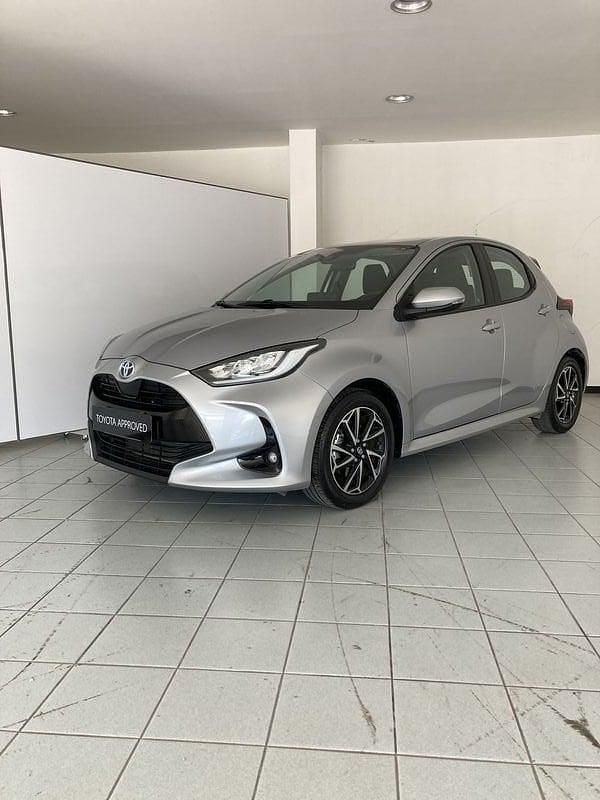Usata Toyota Yaris Hybrid Trend 115 CV (84 kW) 2021 Grigio Utilitaria