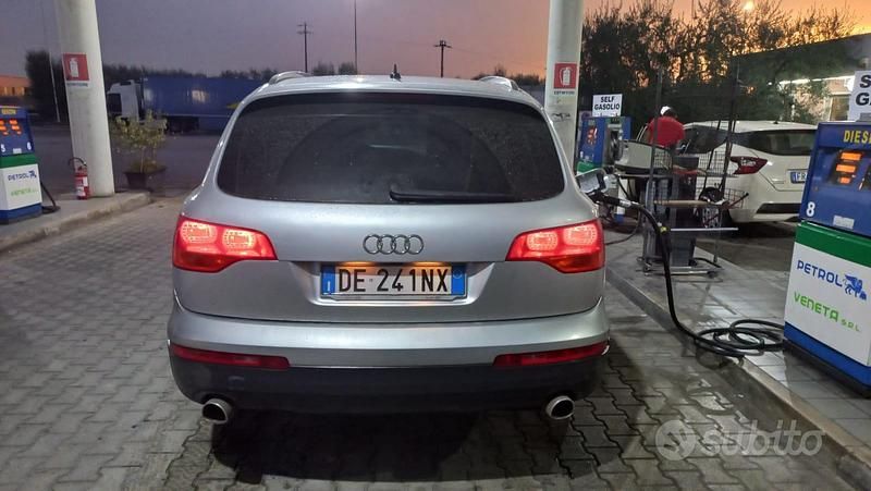 Usata Audi Q7 233 CV (171 kW) 2006 Grigio SUV