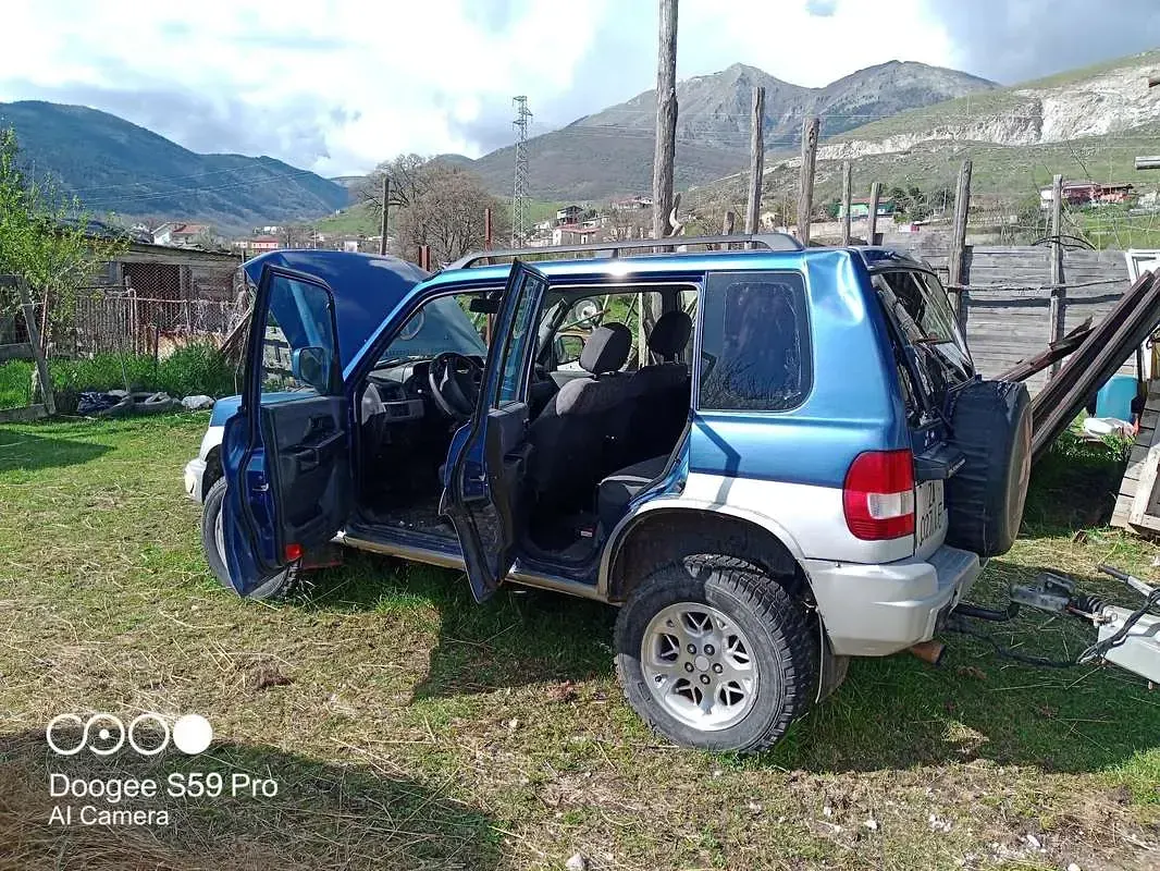 Usata Mitsubishi Pajero 129 CV (94 kW) 2001 Blu SUV