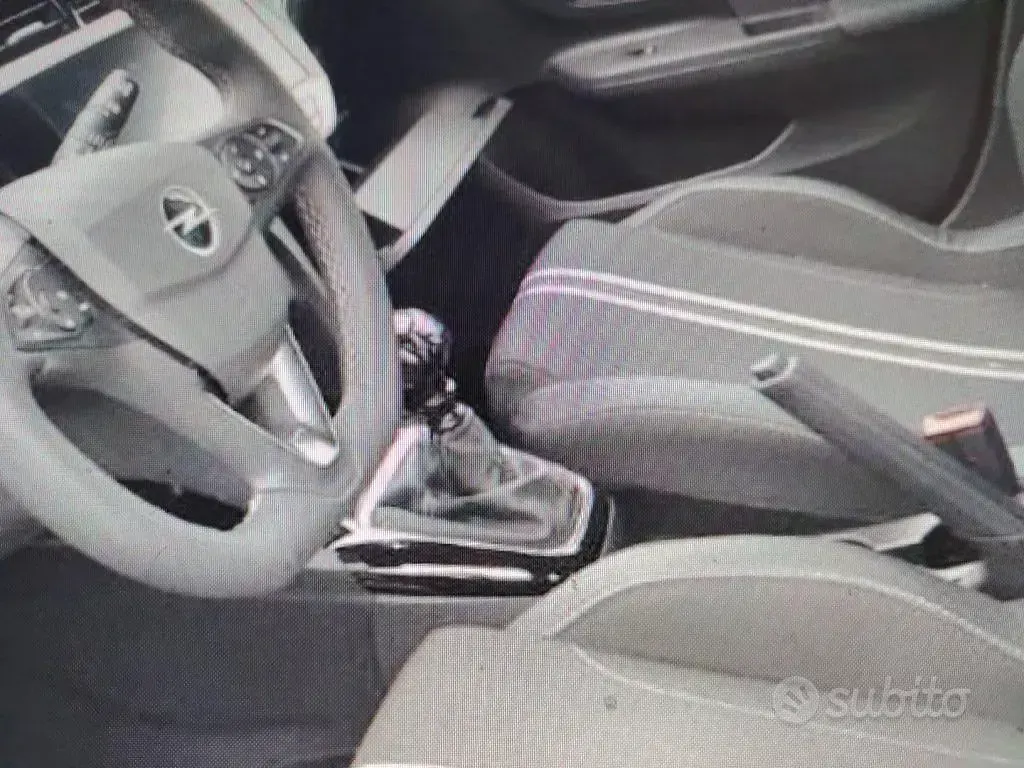 Usata Opel Corsa 101 CV (74 kW) 2025 Bianco Utilitaria