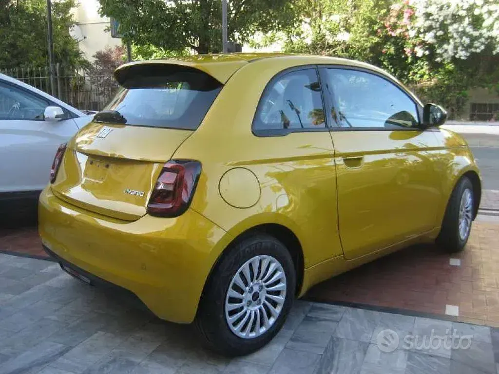 Nuova Fiat 500 Pop 65 CV (47 kW) 2026 Giallo Berlina