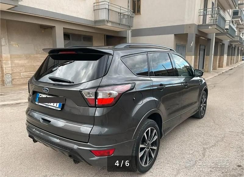 Usata Ford Kuga ST-Line 120 CV (88 kW) 2017 Grigio SUV