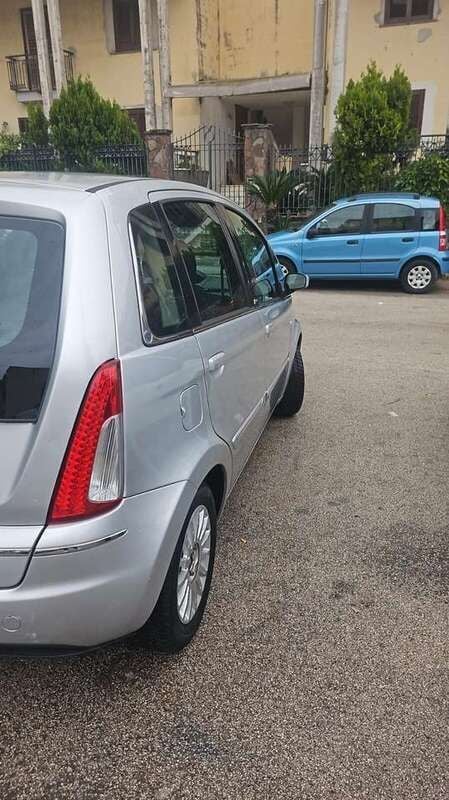 Usata Lancia Musa 90 CV (66 kW) 2009 Grigio Monovolume