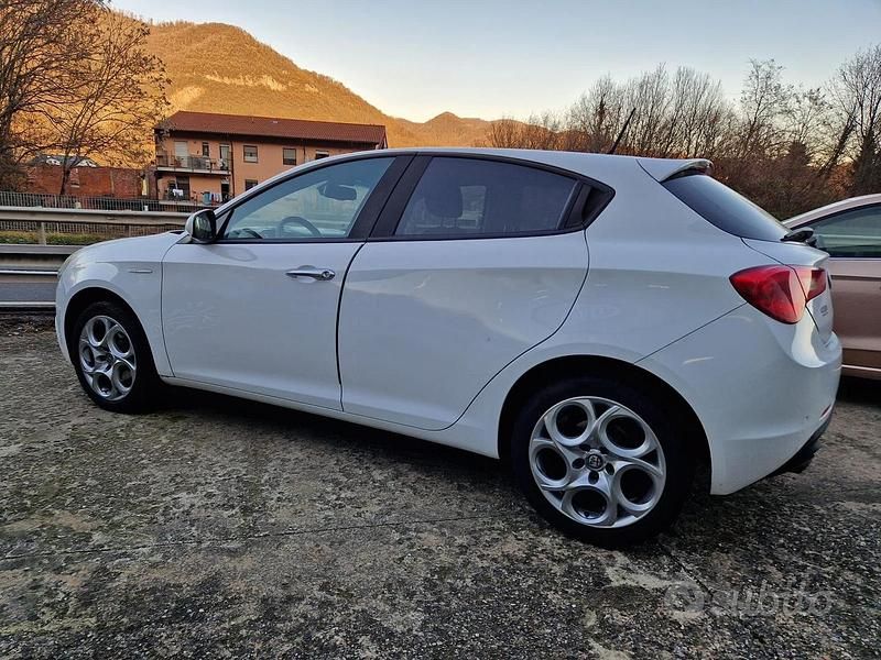 Usata Alfa Romeo Giulietta 120 CV (88 kW) 2016 Bianco Utilitaria