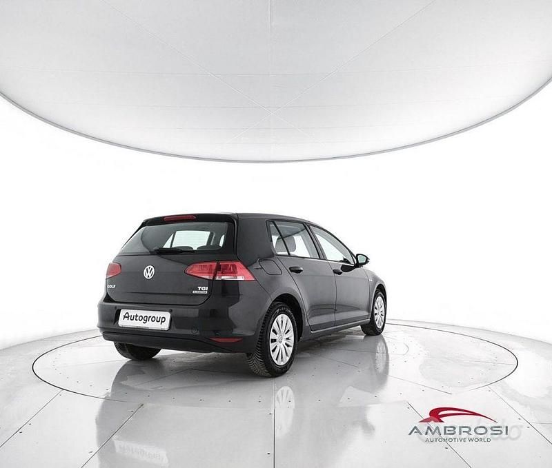 Usata VW Golf VII Trendline 110 CV (80 kW) 2016 Nero Utilitaria