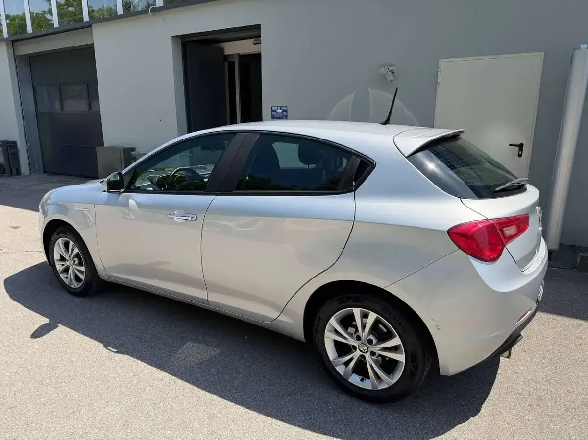 Usata Alfa Romeo Giulietta Impression 105 CV (77 kW) 2014 Argento Utilitaria