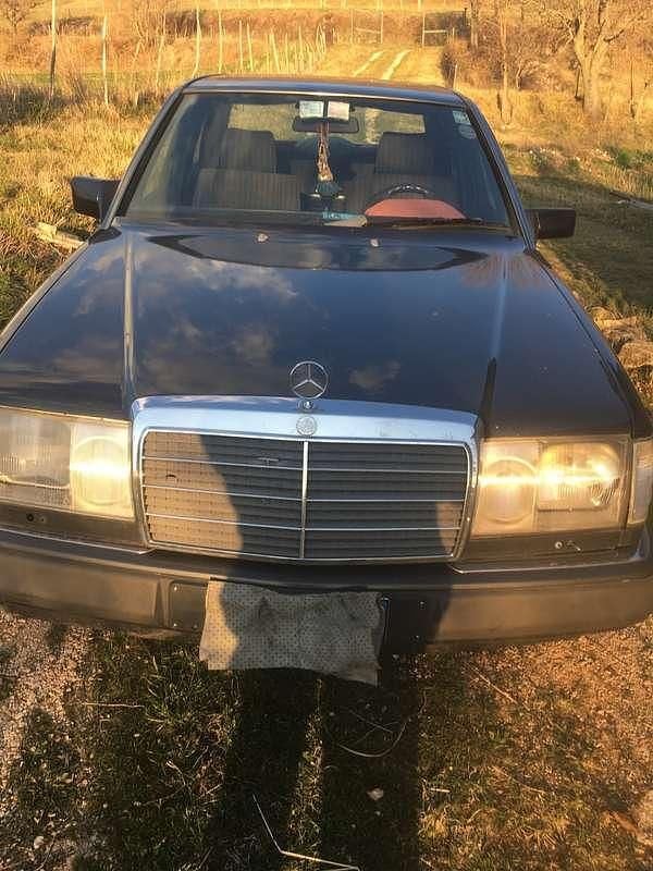 Usata 1985 Mercedes E250 Tre volumi | 6500 € - Immagine 1/4