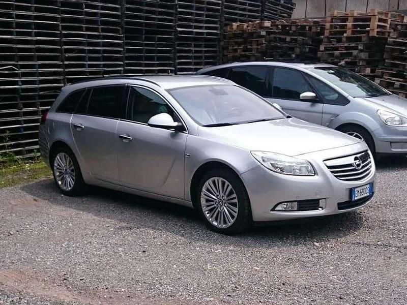 Usata Opel Insignia Cosmo 160 CV (117 kW) 2012 Argento Station wagon