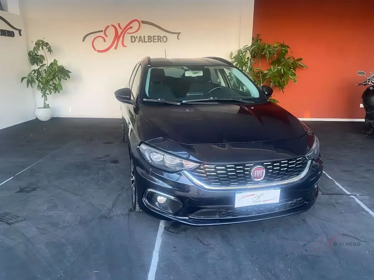 Usata Fiat Tipo Lounge 120 CV (88 kW) 2016 Nero Station wagon