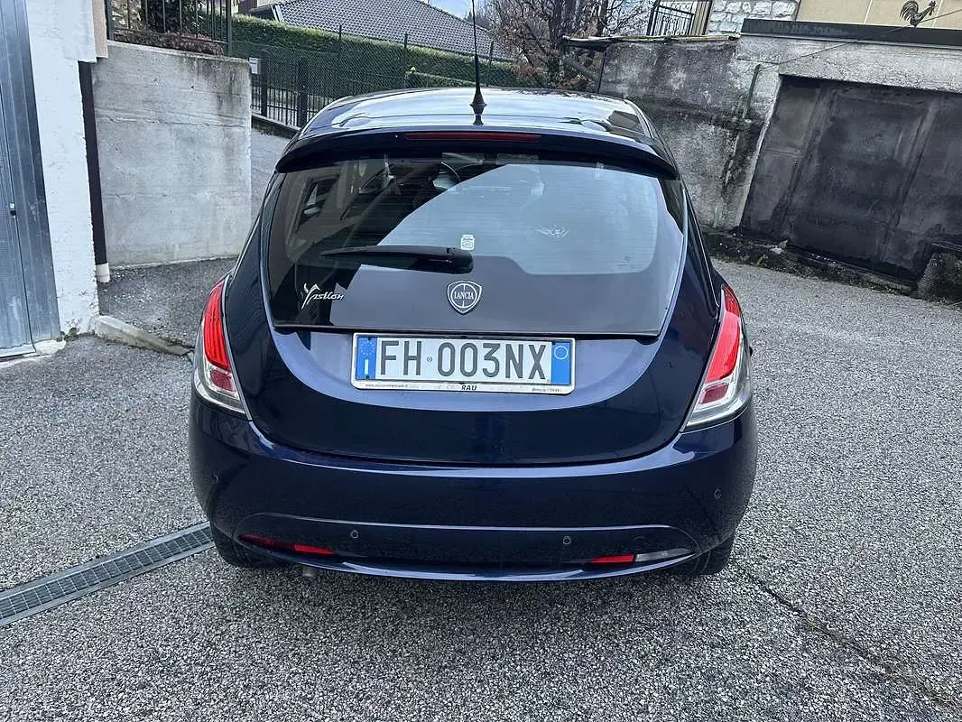 Usata Lancia Ypsilon Gold 69 CV (50 kW) 2017 Utilitaria
