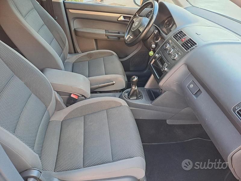 Usata VW Touran Trendline 104 CV (76 kW) 2013 Blu Monovolume