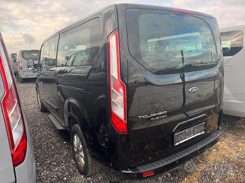 Usata Ford Transit Custom 105 CV (77 kW) 2023 Nero Monovolume
