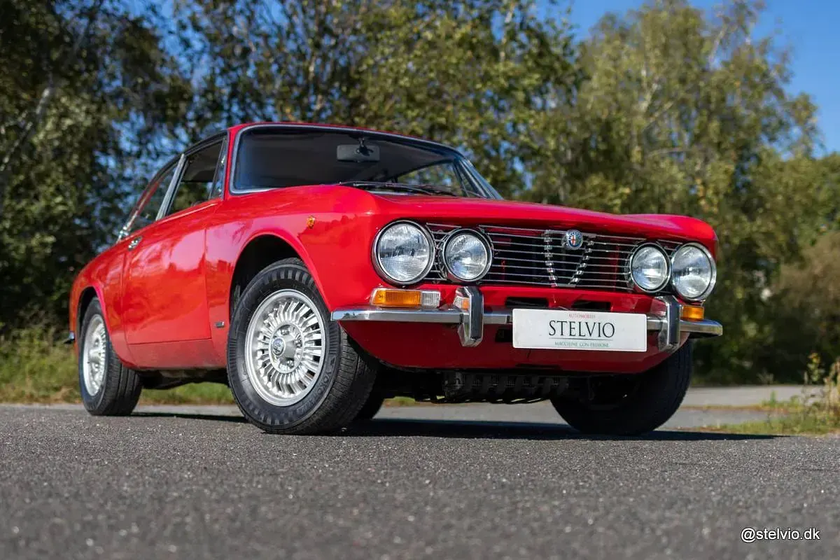 Usata Alfa Romeo 2000 Veloce 131 CV (96 kW) 1973 Rosso Coupé