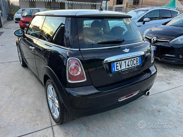 Usata Mini Cooper D 112 CV (82 kW) 2014 Nero Utilitaria
