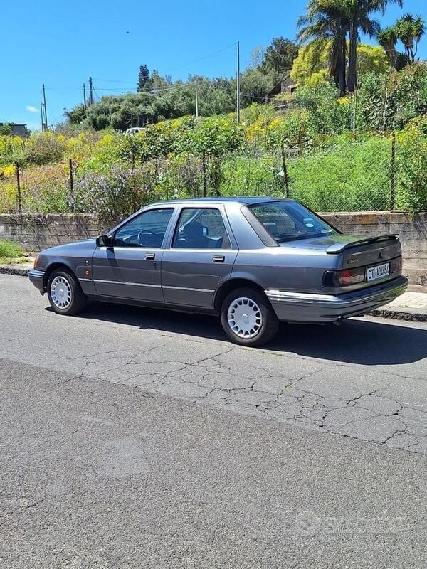 Usata Ford Sierra Ghia 122 CV (89 kW) 1992 Grigio Berlina