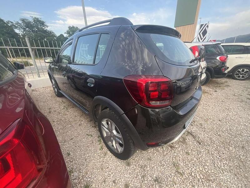 Usata Dacia Sandero Lauréate 90 CV (66 kW) 2017 Nessuno Utilitaria