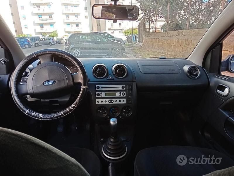 Usata Ford Fiesta 2004 Utilitaria