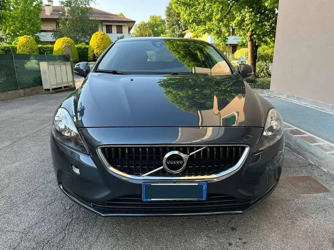 Usata Volvo V40 Business Edition 120 CV (88 kW) 2017 Blu/azzurro Berlina