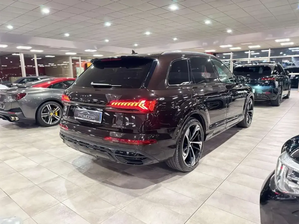 Usata Audi Q7 Exclusive 286 CV (210 kW) 2023 Nero/marrone mogano SUV