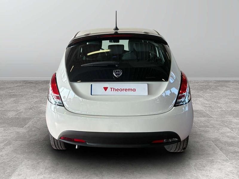 Usata Lancia Ypsilon Silver 69 CV (50 kW) 2024 Bianco neve Utilitaria