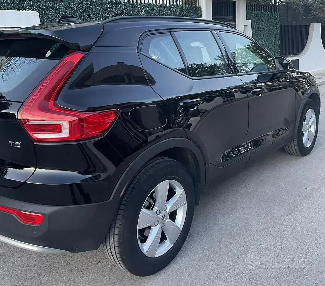 Usata Volvo XC40 129 CV (94 kW) 2023 Nero SUV