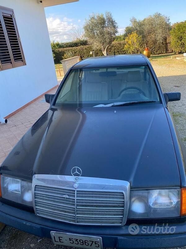 Usata Mercedes E300 188 CV (138 kW) 1988 Grigio Berlina
