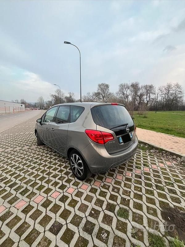 Usata Opel Meriva 120 CV (88 kW) 2013 Grigio Monovolume