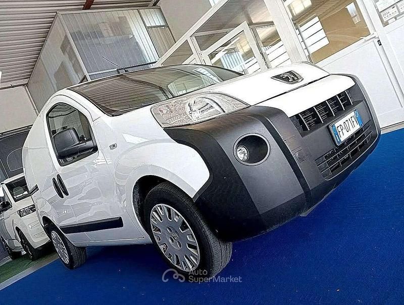 Bianco Usata 2018 Peugeot Bipper Furgone | 5990 € (Buon prezzo) - Immagine 1/4