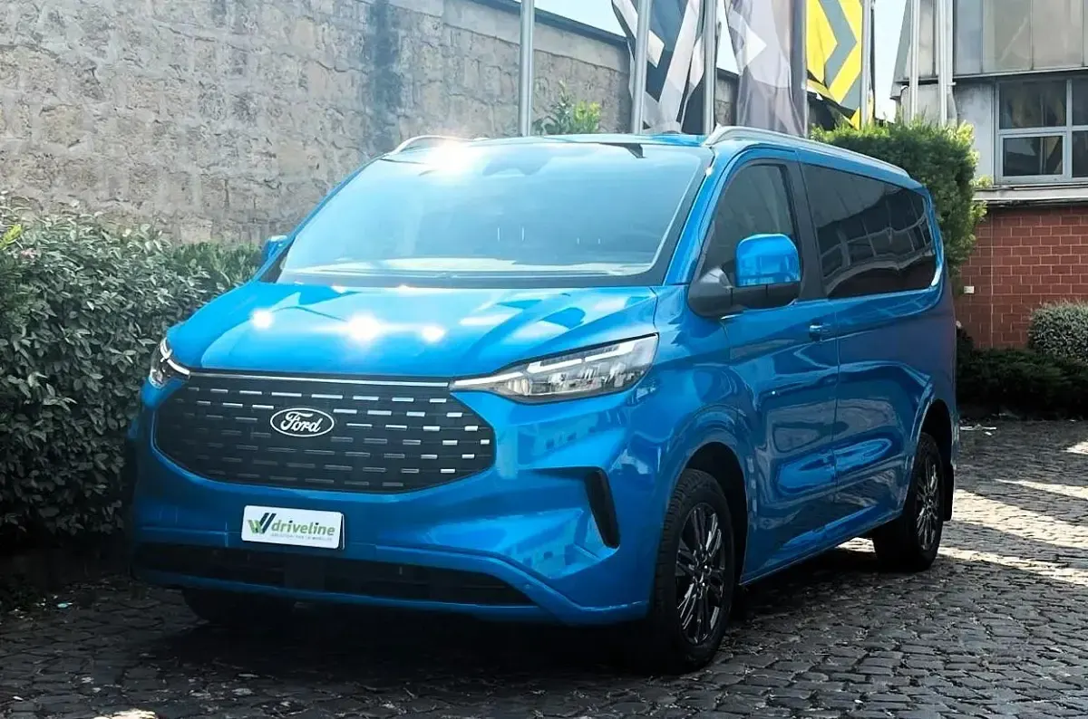 Usata Ford Tourneo Custom Titanium 169 CV (124 kW) 2025 Blu Furgone