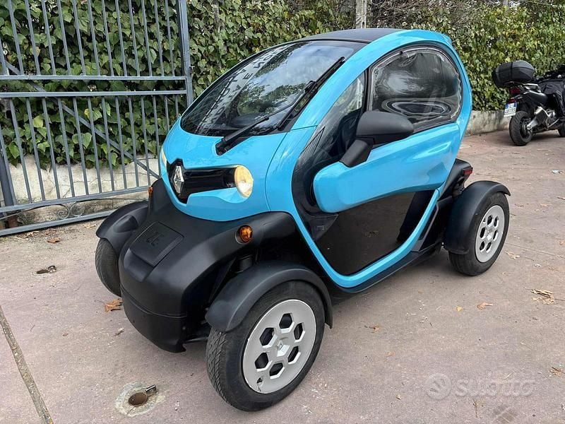 Usata Renault Twizy Life 7 kW (10 CV) 2019 Blu Utilitaria