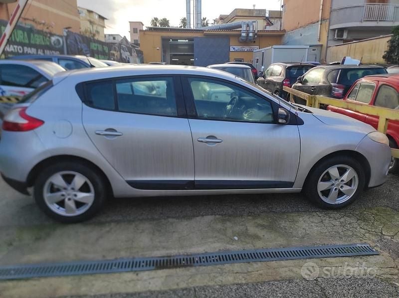 Usata Renault Mégane III 110 CV (80 kW) 2011 Grigio Berlina