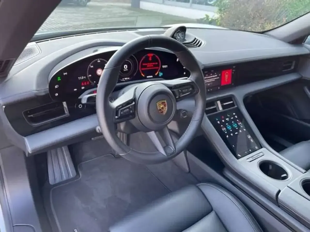 Brugt Porsche Taycan Performance Package 350 kW (476 HK) 2022 Sølv Sedan