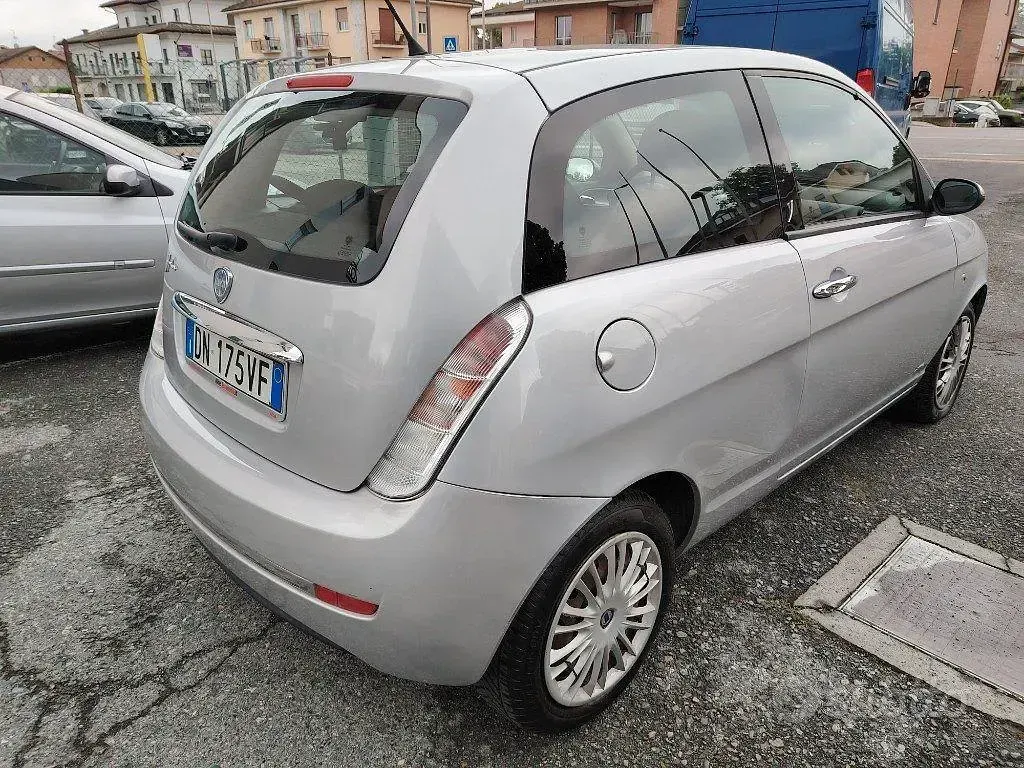 Usata Lancia Ypsilon 60 CV (44 kW) 2008 Grigio Utilitaria