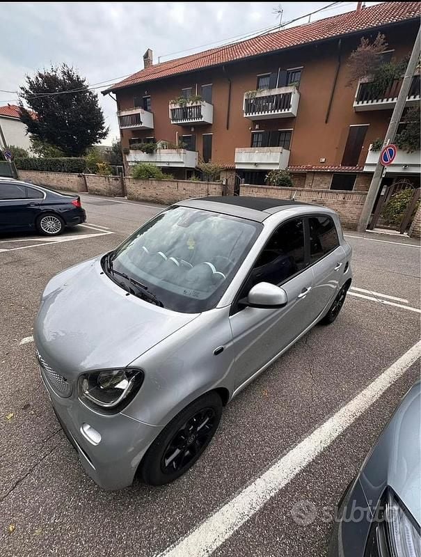 Usata Smart ForFour Prime 71 CV (52 kW) 2015 Grigio Utilitaria