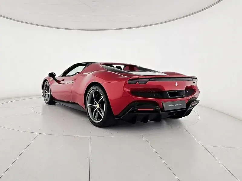 Usata Ferrari 296 663 CV (487 kW) 2025 Rosso Cabrio