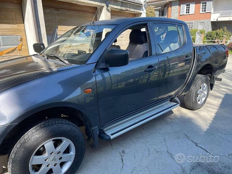 Usata Mitsubishi L200 Invite 136 CV (100 kW) 2006 Blu/azzurro Pick-up