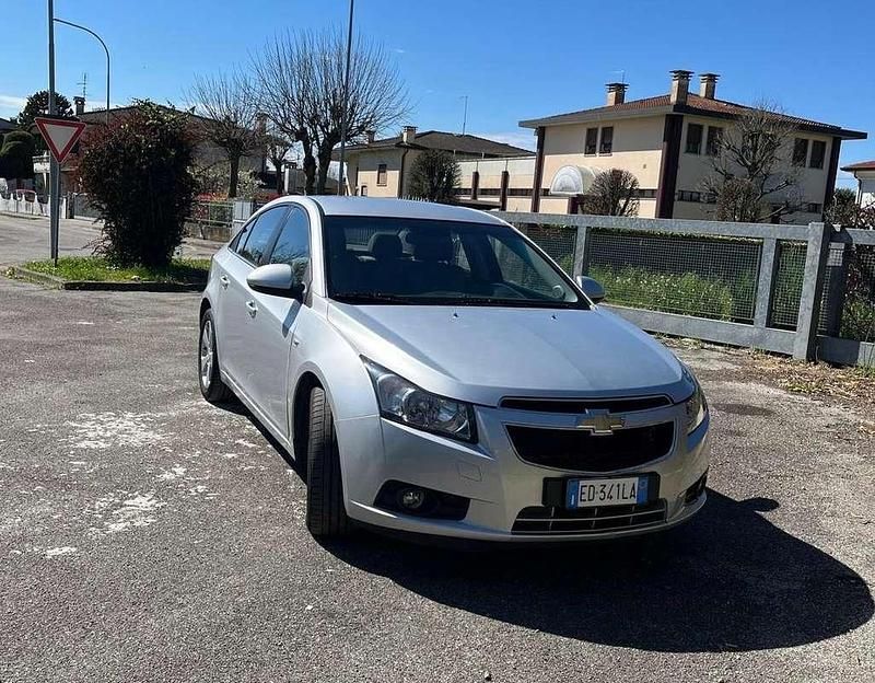 Usata Chevrolet Cruze LT 150 CV (110 kW) 2010 Argento Berlina