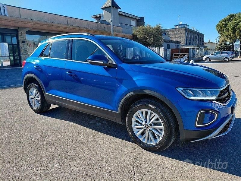 Usata VW T-Roc Life 150 CV (110 kW) 2022 Blu SUV