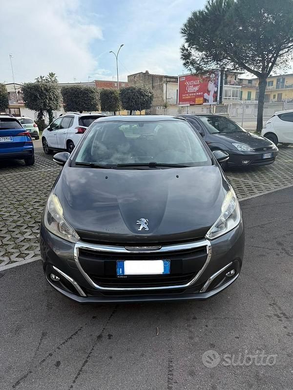 Usata 2016 Peugeot 208 Due volumi | 4490 € (Buon prezzo) - Immagine 1/4