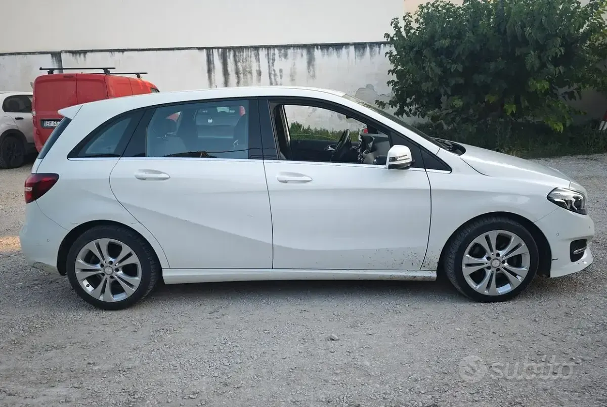 Usata Mercedes B200 Executive 136 CV (100 kW) 2015 Bianco Utilitaria